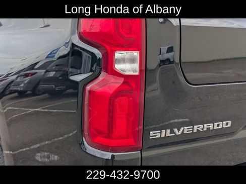 Used 2021 Chevrolet Silverado 1500 LT Trail Boss w/ Convenience Package II AWD/4WD image 9