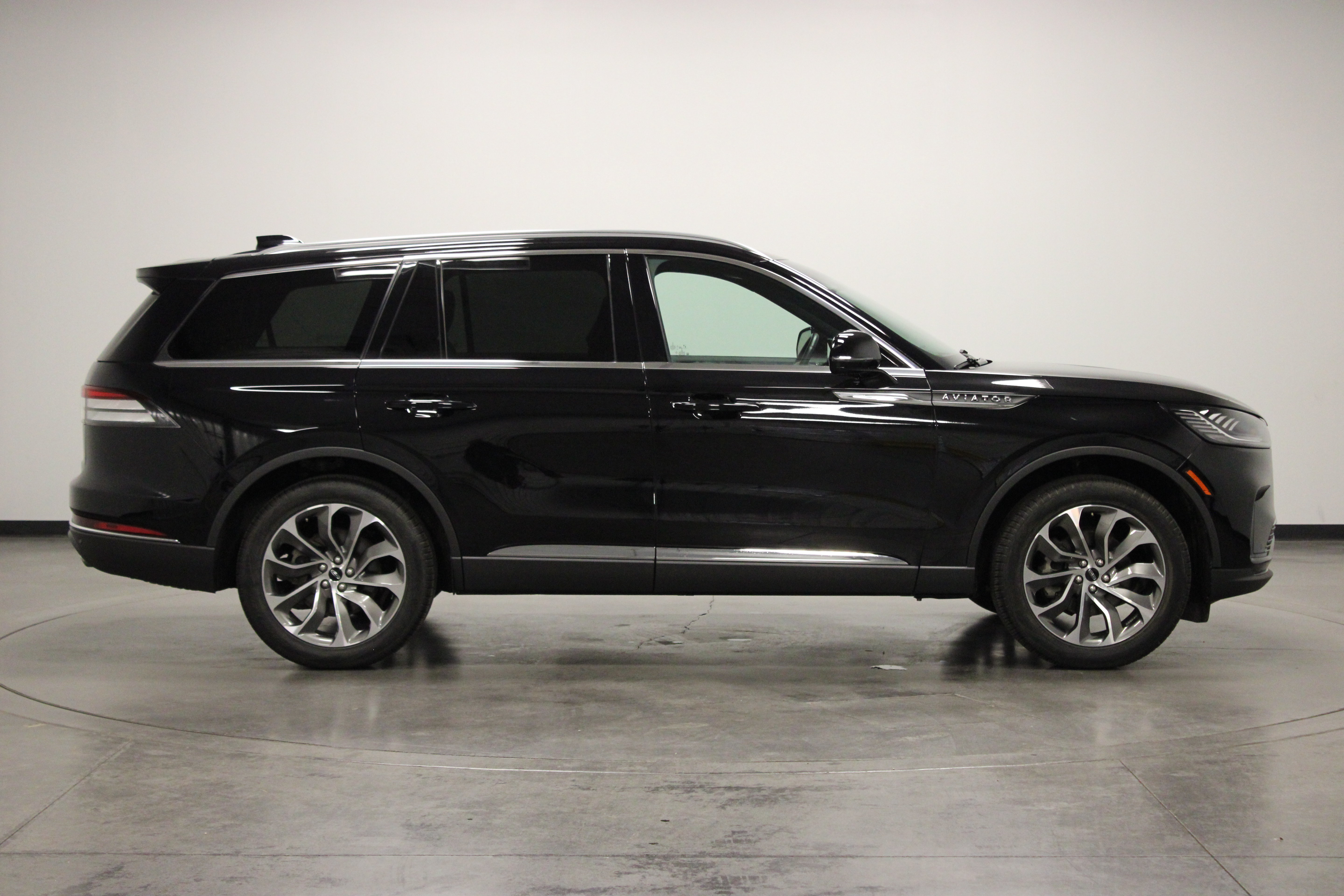 Used 2025 Lincoln Aviator Reserve AWD/4WD image 9