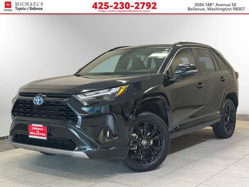 Certified 2024 Toyota RAV4 SE w/ Convenience Package image 2