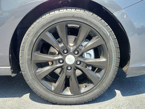 Used 2019 Hyundai Elantra GT image 8