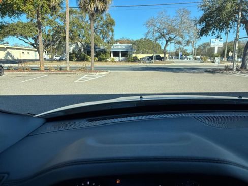 Used 2025 Jeep Compass Limited image 34