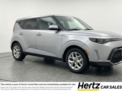 Used 2025 Kia Soul LX w/ LX Technology Package FWD image 1