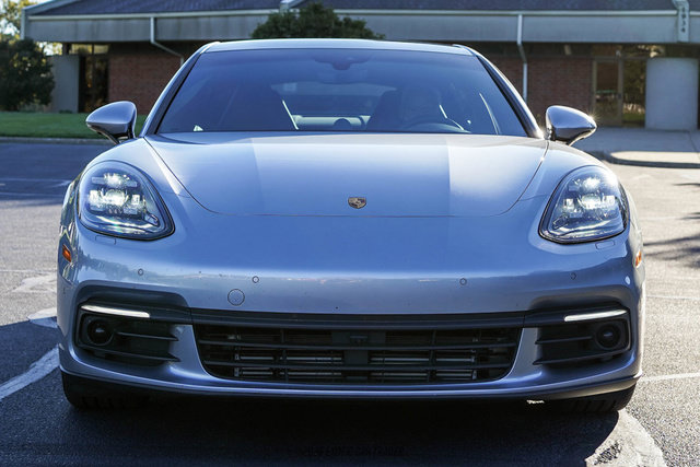Used 2020 Porsche Panamera RWD image 12