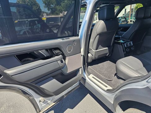 Used 2019 Land Rover Range Rover Long Wheelbase Supercharged AWD/4WD image 11