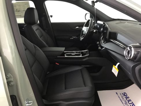 New 2026 Chevrolet Equinox LT w/ Convenience Package II image 19