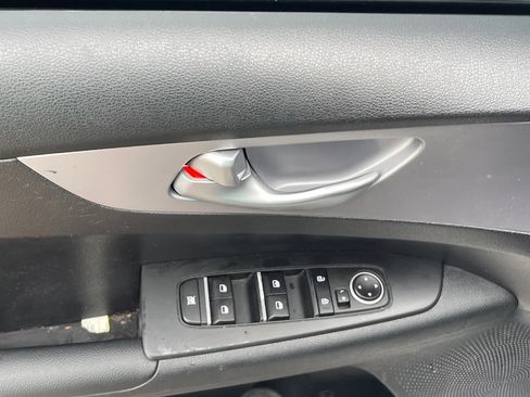 Used 2024 Kia Forte LXS FWD image 11