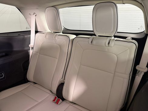 Used 2021 Lincoln Aviator Black Label AWD/4WD image 39