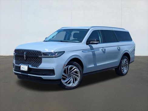 Used 2025 Lincoln Navigator L Reserve AWD/4WD image 1