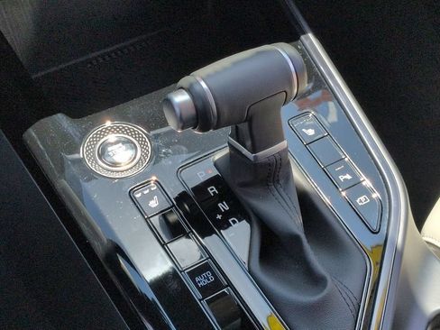 Used 2025 Kia Niro EX FWD image 16