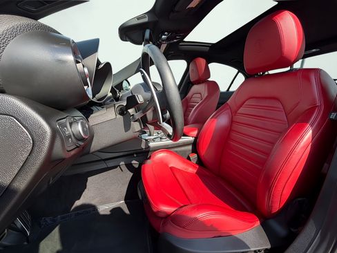 Used 2023 Alfa Romeo Giulia Veloce RWD image 17
