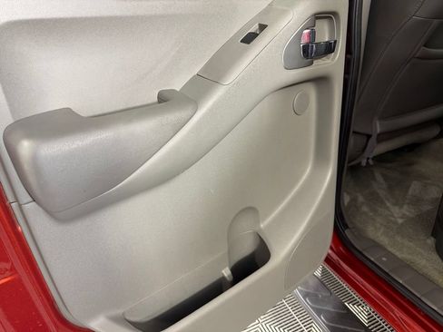 Used 2016 Nissan Frontier SL RWD image 27