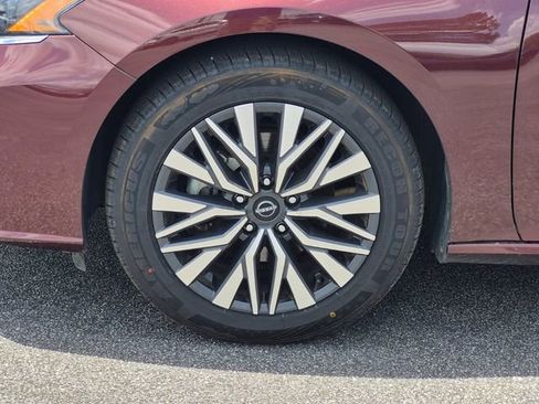 Used 2024 Nissan Altima 2.5 SV FWD image 7