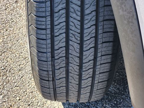 Used 2023 Honda Pilot EX-L image 10