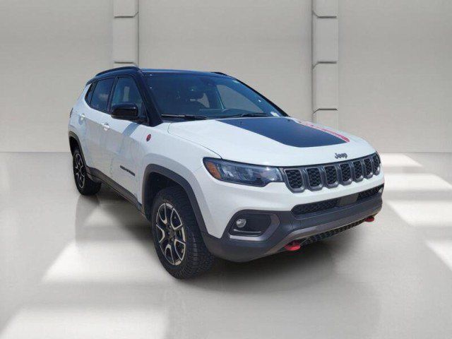 Used 2025 Jeep Compass Trailhawk AWD/4WD image 3