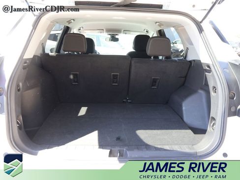 Used 2024 GMC Terrain SLE FWD image 14