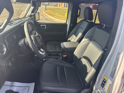 Certified 2024 Jeep Wrangler Sahara w/ Technology Group image 14