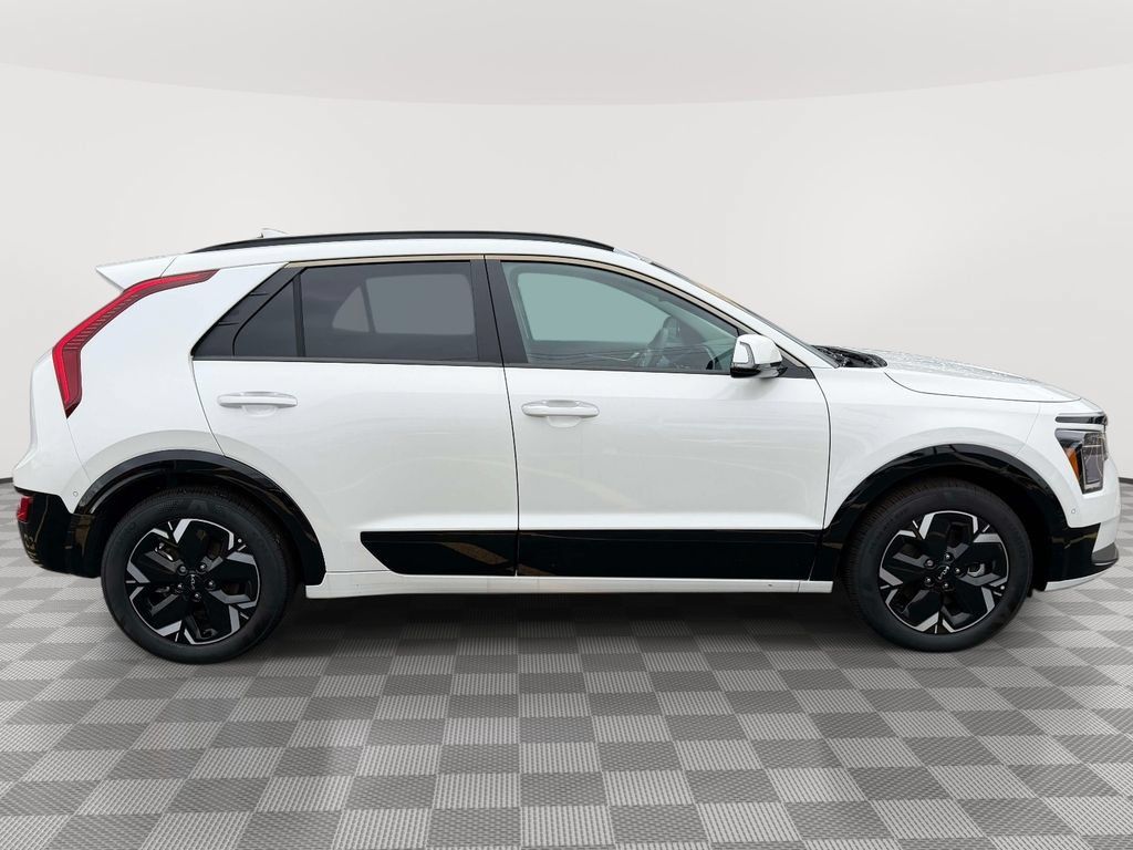 Certified 2025 Kia Niro Wave w/ Wave Preserve Package FWD image 2