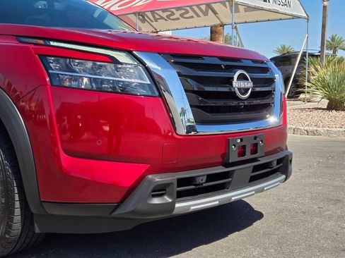 Used 2023 Nissan Pathfinder SL FWD image 2