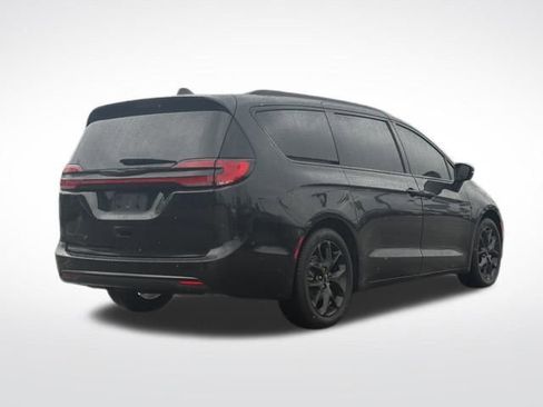 Used 2023 Chrysler Pacifica Touring-L w/ S Appearance Package image 8