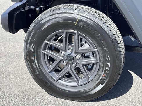 Used 2025 Jeep Gladiator Sport image 12