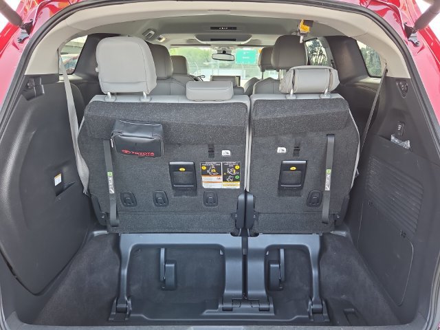 Used 2025 Toyota Sienna XLE w/ XLE Plus Package FWD image 16