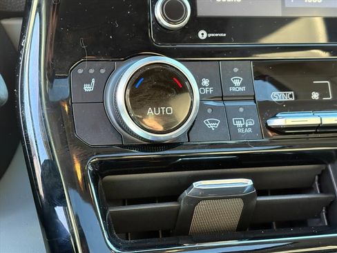 Used 2022 Toyota Highlander XLE image 15