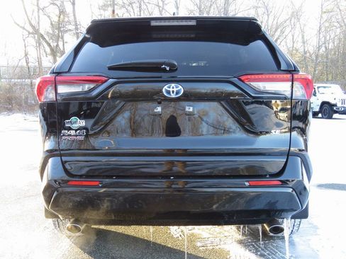 Used 2023 Toyota RAV4 SE w/ Weather & Moonroof Package image 6