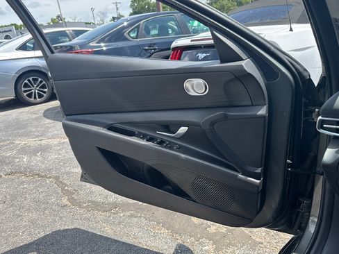 Used 2024 Hyundai Elantra SE FWD image 16