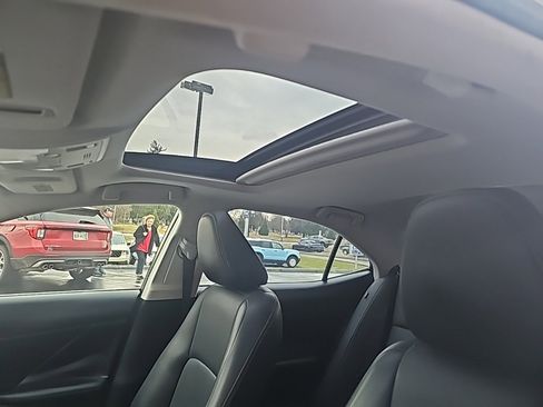 Used 2015 Lexus IS 250 image 10