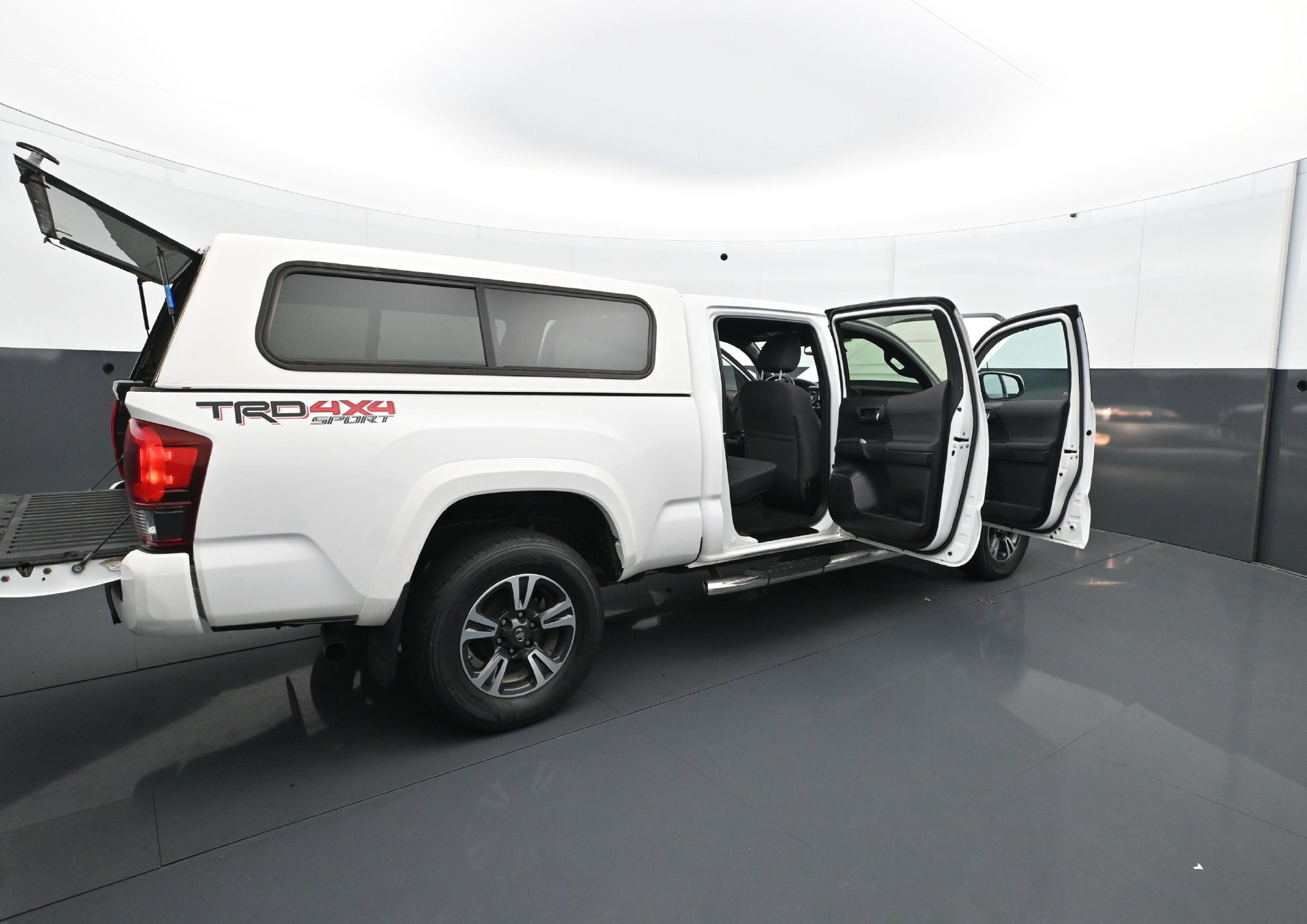 Used 2019 Toyota Tacoma TRD Sport AWD/4WD image 34