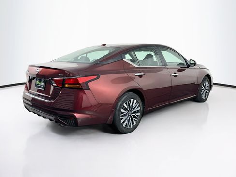 Used 2023 Nissan Altima 2.5 SV w/ SV Premium Package FWD image 9