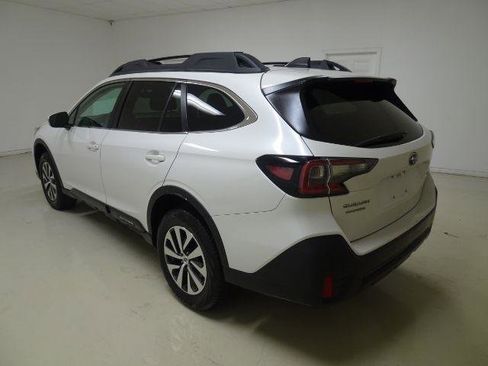 Used 2020 Subaru Outback Premium image 4