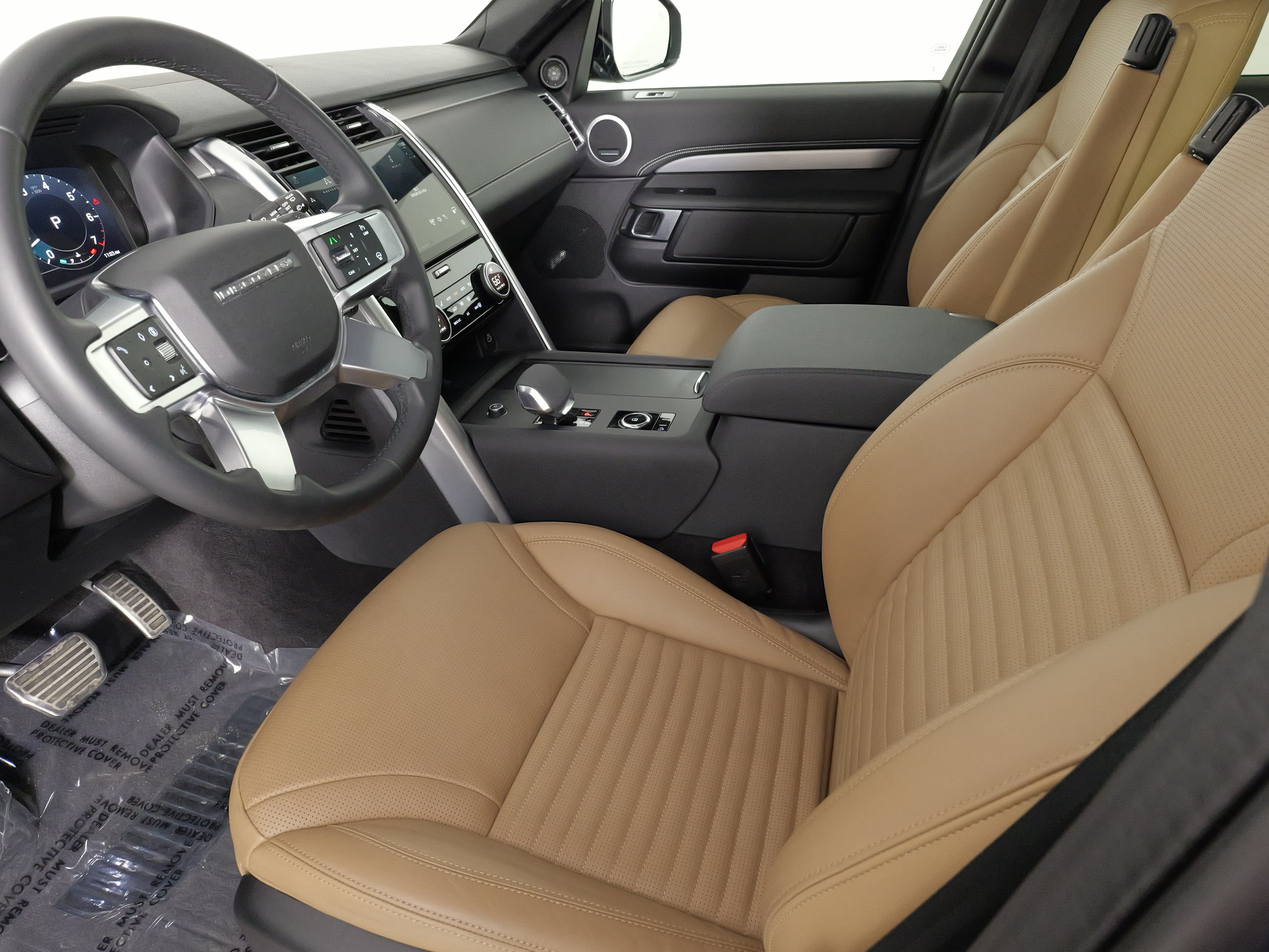 Used 2024 Land Rover Discovery Dynamic SE AWD/4WD image 33