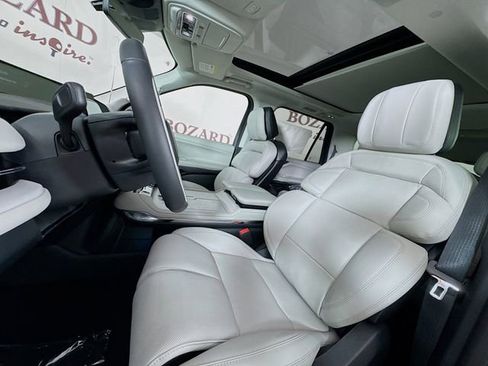 New 2026 Lincoln Navigator Reserve AWD/4WD image 23