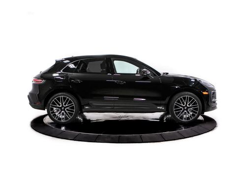 Certified 2024 Porsche Macan AWD/4WD image 8