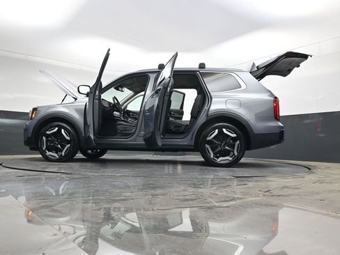 Used 2025 Kia Telluride S FWD image 41