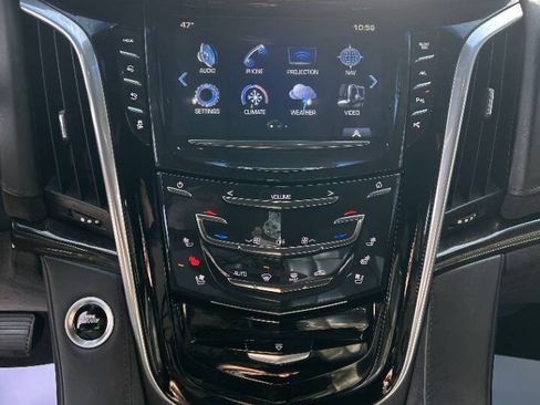 Used 2020 Cadillac Escalade ESV Platinum image 20