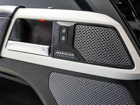 Used 2020 Land Rover Defender 110 HSE AWD/4WD image 43