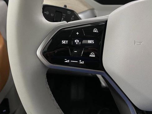 New 2025 Volkswagen ID. Buzz Pro S Plus image 16