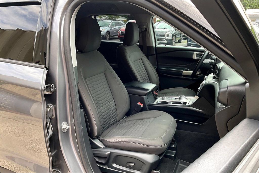 Used 2021 Ford Explorer XLT AWD/4WD image 7