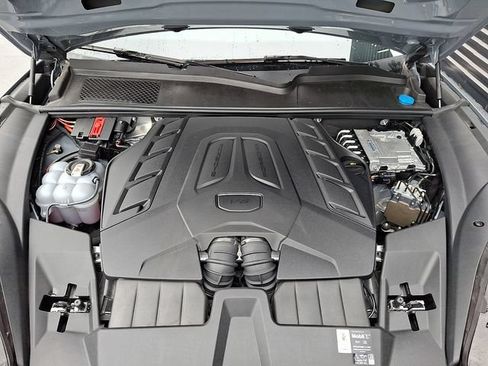 Certified 2025 Porsche Cayenne GTS AWD/4WD image 31