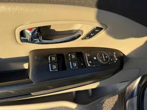 Used 2018 Kia Sedona SX FWD image 14