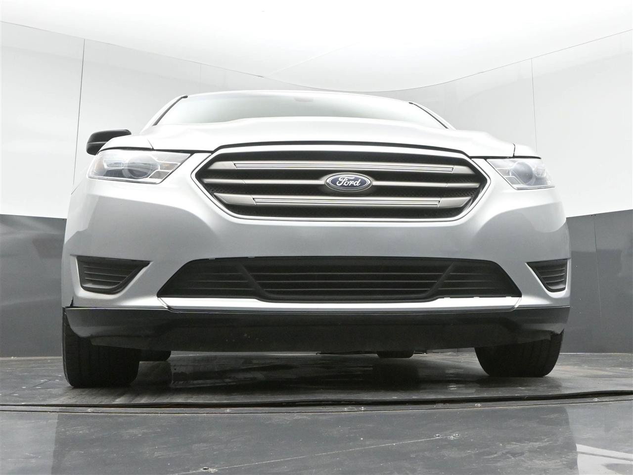 Used 2019 Ford Taurus SE FWD image 30