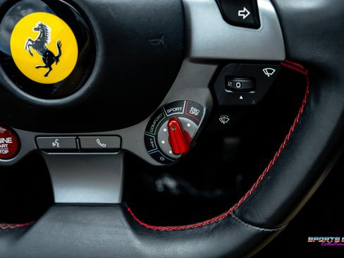Used 2017 Ferrari GTC4Lusso AWD/4WD image 21