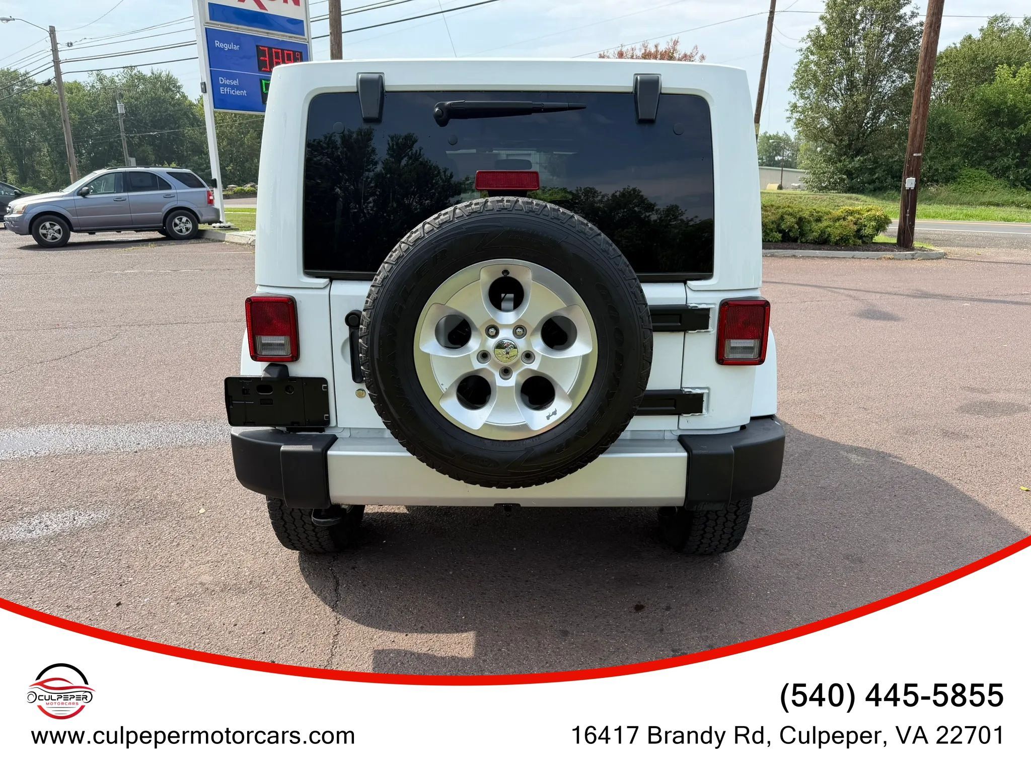 Used 2012 Jeep Wrangler Unlimited Sahara w/ Connectivity Group AWD/4WD image 4