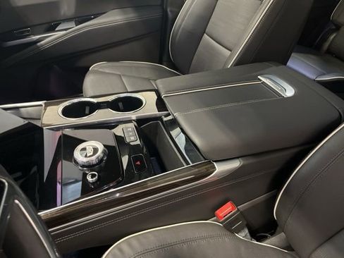 Used 2025 Cadillac Escalade Premium Luxury w/ LPO, Floor Liner Package AWD/4WD image 16