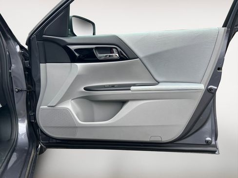 Used 2017 Honda Accord LX image 26
