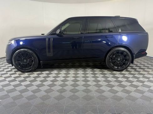 Used 2023 Land Rover Range Rover SE image 3