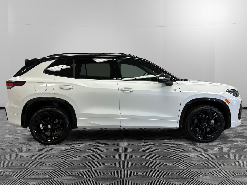 Used 2026 Volkswagen Tiguan SE R-Line AWD/4WD image 7