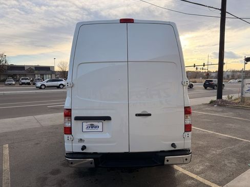 Used 2018 Nissan NV 2500 SV image 6